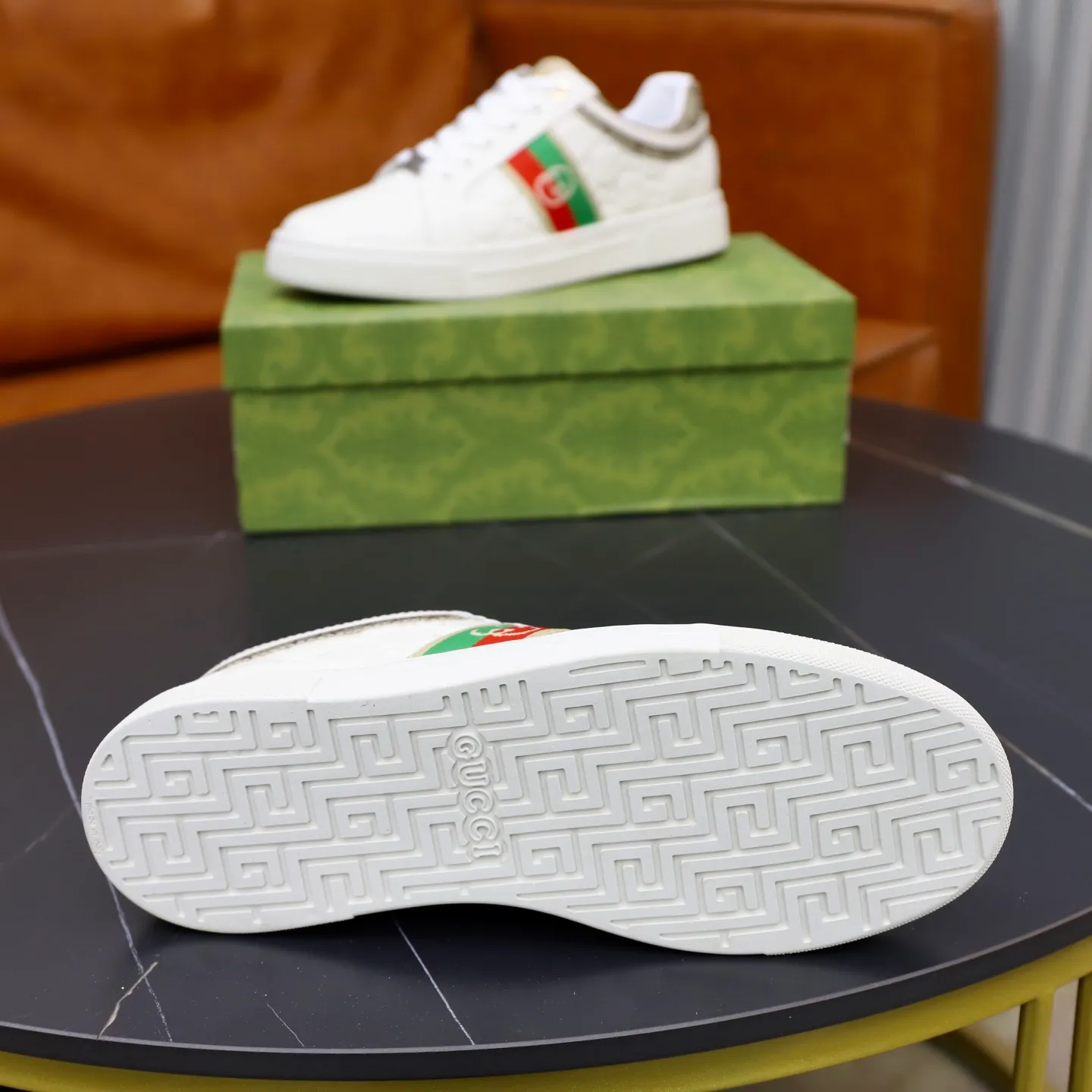 Ex-factory price: 440💰🙅‍♂️🙅‍♂️🙅‍♂️ Brand: GUCCI Standard code: 38-44 (45 customized) Grade: Same as the official website Material: Original material splicing Comfortable and breathable lining Lightweight and wear-resistant sports outsole Style category: Men's fashionable casual shoes Running sneakers Distinguished luxury brand elements Top luxury Color: actual picture color